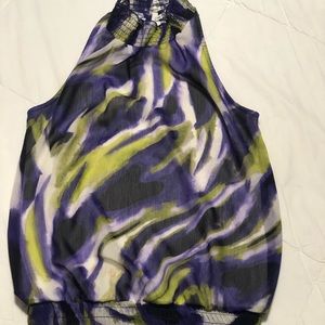 Sleeveless, high neck top